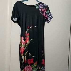 (M) Black Floral Half Zip Up Dress